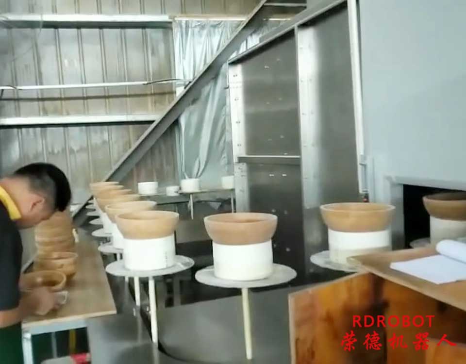 竹碗機器人噴油自動化生產線